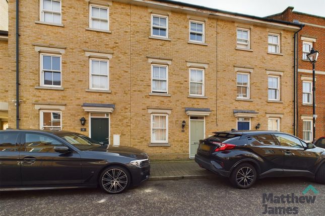 Town house to rent in Garland Road, Colchester