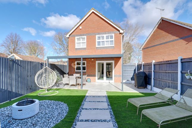 29, Whitebeam Drive, South Ockendon photo 2