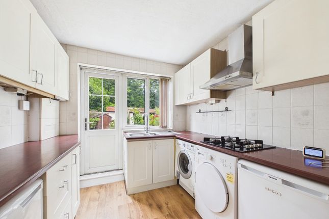 Farm Court  3, Farm Road, Camberley photo 4