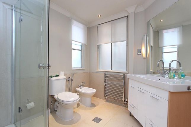 Flat 3, 40, Pont Street, Knightsbridge photo 4