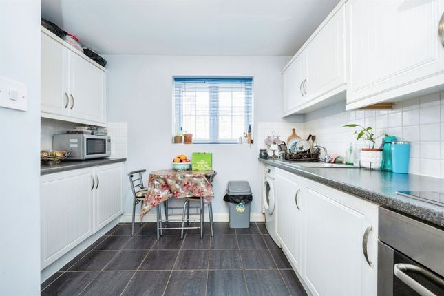 Flat for sale in Henley Road, Bedford