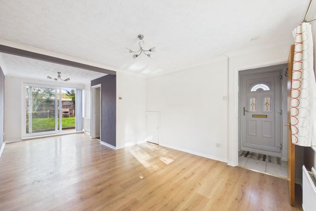 13 Ashton Gardens, Huntingdon photo 2