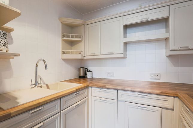 Flat 12, Bredon Court,, Station Road, Worcestershire photo 3