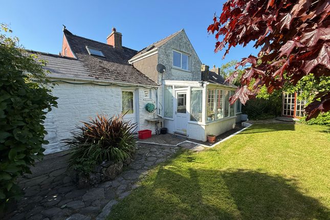 2 Castell Bach, Newport photo 2