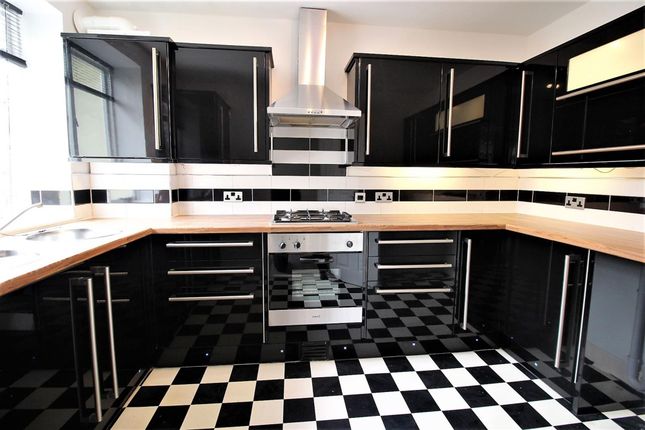 Flat B, 21 Royal Avenue, Scarborough photo 2