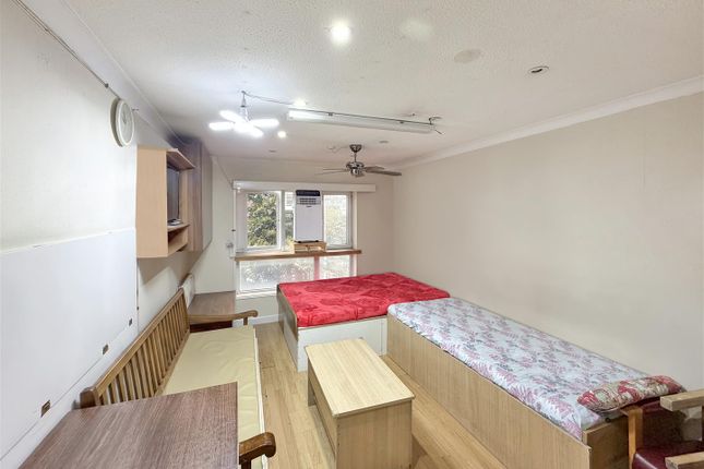 8, Rosslyn Close, Hayes photo 4