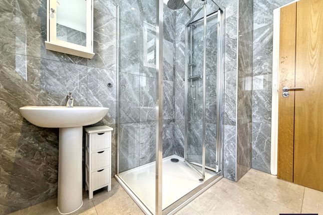 16 The Rise, Edgware photo 4
