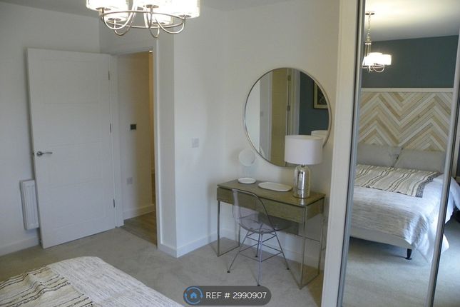 Flat, Hobbs Way, Gloucester photo 4