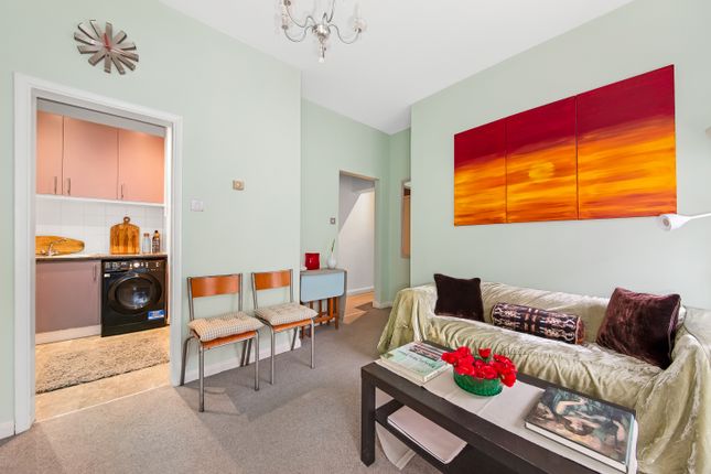 Flat for sale in Victoria Way, London