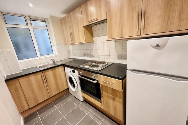 Flat 17, Warren Court, Euston Road, London photo 3