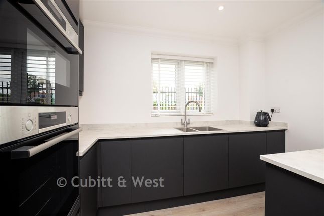 12, St. Francis Gardens, Copthorne photo 2
