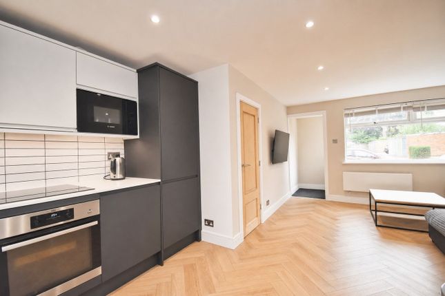 57, Willowhayne Drive, Walton-on-Thames photo 3