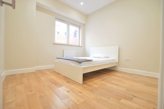 Flat 18 Princes House, 15 High Street, Slough photo 2