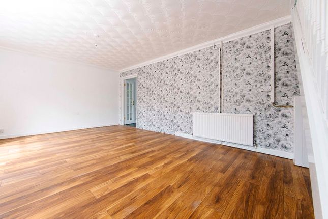18 Nant-y-Fedw, Mountain Ash photo 4