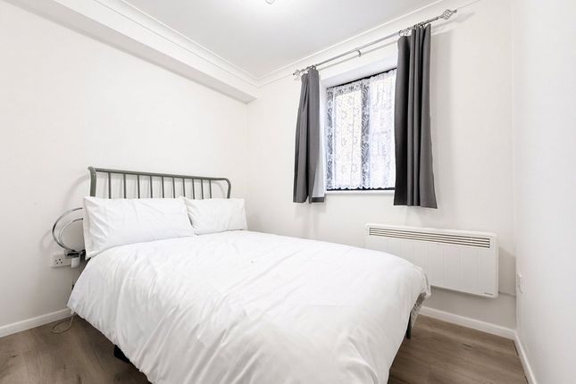 119, Chestnut Road, Basildon photo 4