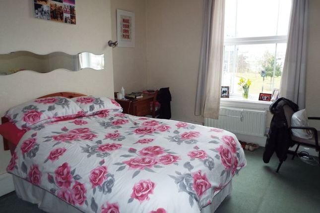 Detached house to rent in Metchley Lane, Harborne, Birmingham