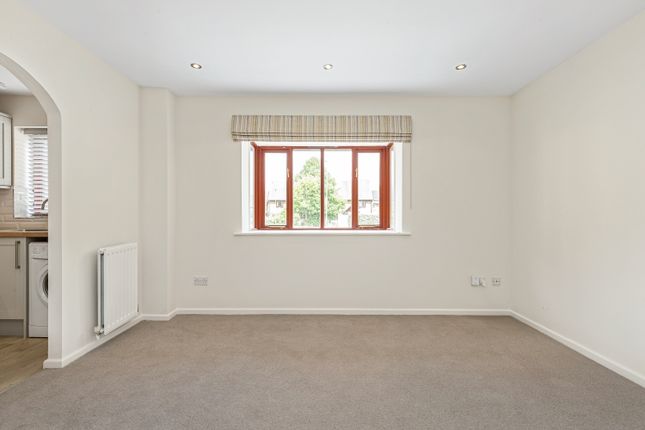 19, Farmington Drive, Witney photo 4