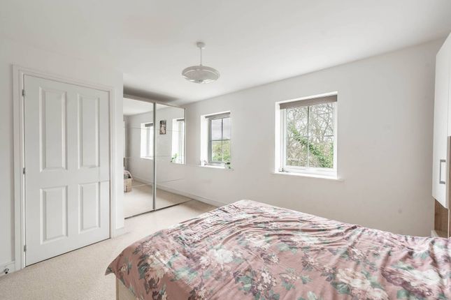 Hubert Crescent, Bushey photo 3