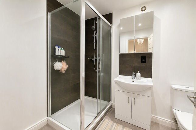 Flat 22, London photo 5