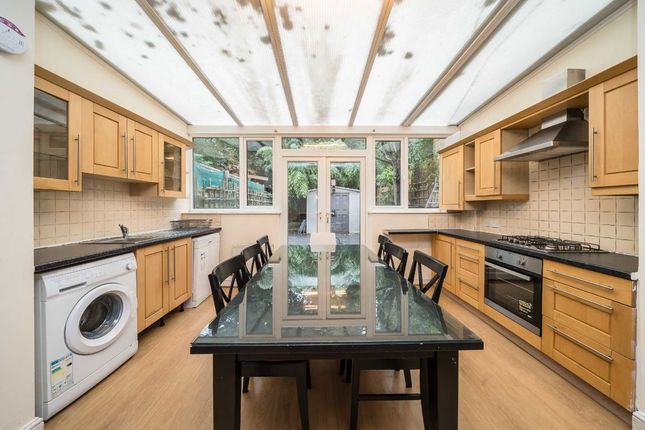 161, Ravenslea Road, London photo 4