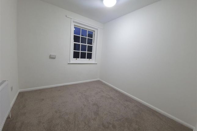 17, GOSPORT photo 5