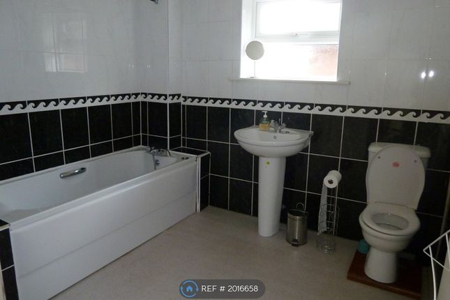 Semi-detached house to rent in Leicester Street, Leamington Spa