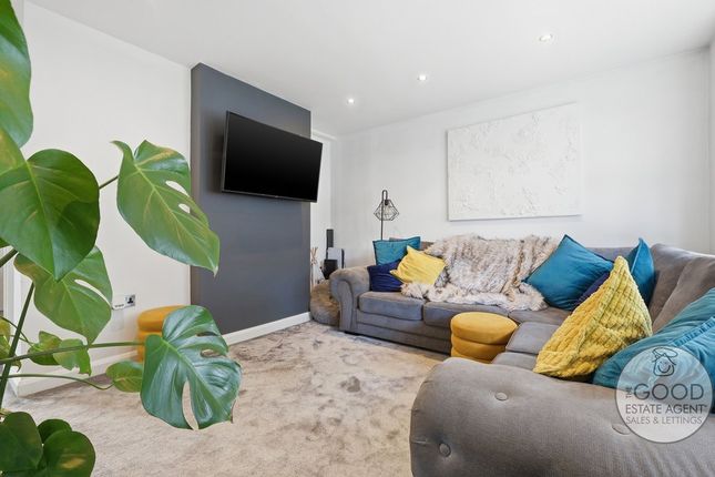 27, Bushfields, Loughton photo 2