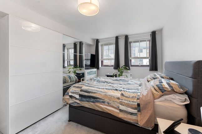 Flat for sale in Burnell Road, Sutton, Surrey