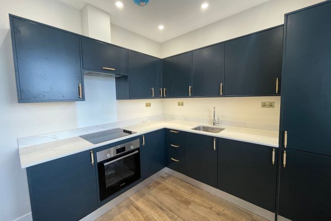 Flat to rent in Lemna Road, London