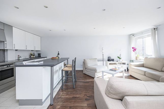 Thumbnail Flat for sale in City Road, Angel, London