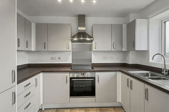 17 Patterson Drive, Harvest Hill, Maidenhead photo 2