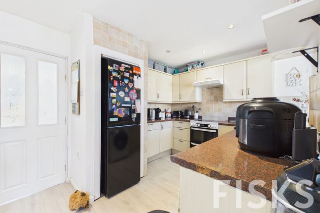 22, Chiltern Approach, Canvey Island photo 5