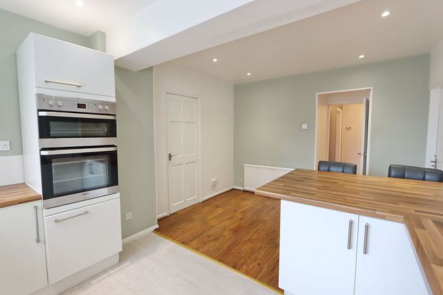 5 Randale Drive, Bury photo 5