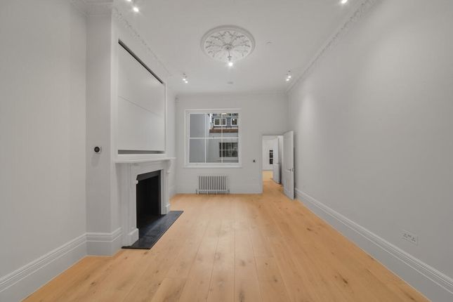 Flat 2, 30, Queen's Gate Terrace, London photo 4