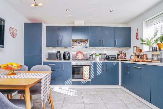 22, Swallow crescent, Leeds photo 4