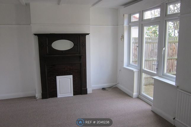 Terraced house to rent in Princes Avenue, London