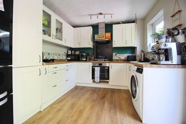 15 Tattershall, Swindon photo 4
