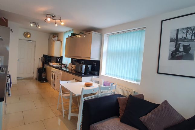 Flat to rent in Earlsdon Avenue North, Coventry