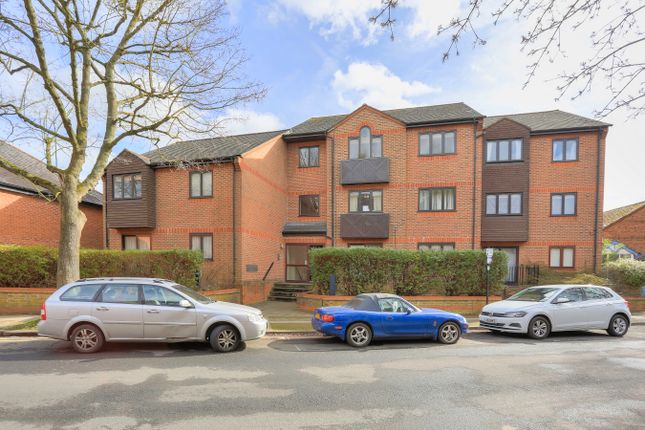 Thumbnail Flat to rent in Granville Road, St Albans, Herts