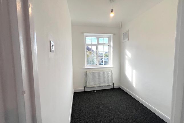 68, Kingsley Avenue, Southall photo 3