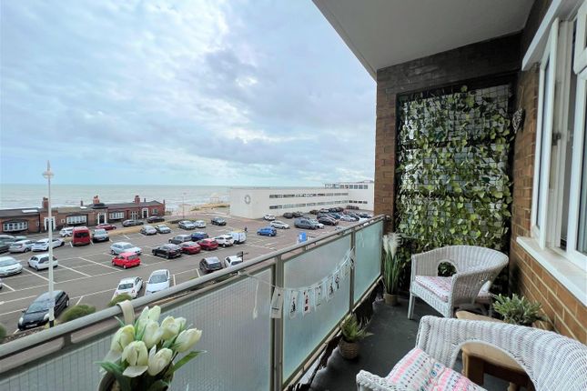 Flat to rent in Marina, Bexhill-On-Sea