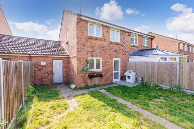 7, Pearl Gardens, Slough photo 4