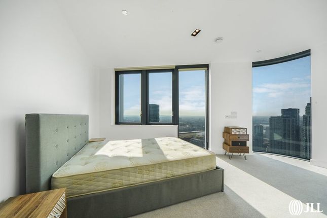 Flat to rent in Marsh Wall, London