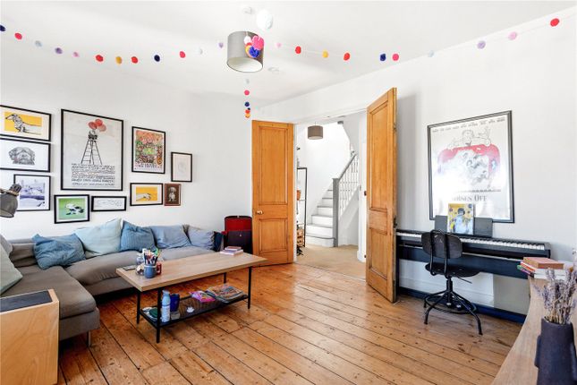 Second Floor Flat, 11, Valmar Road, London photo 4