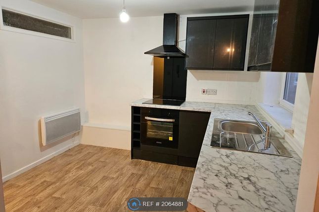 Flat to rent in Lower Bents Lane, Bredbury, Stockport