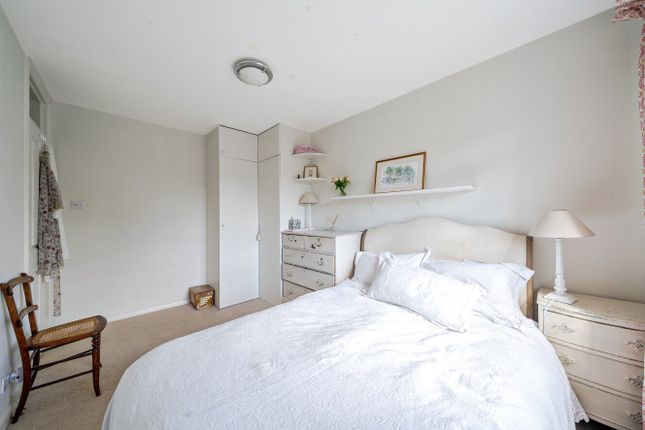 Flat 383 Sulivan Court,, Broomhouse Lane, London photo 3