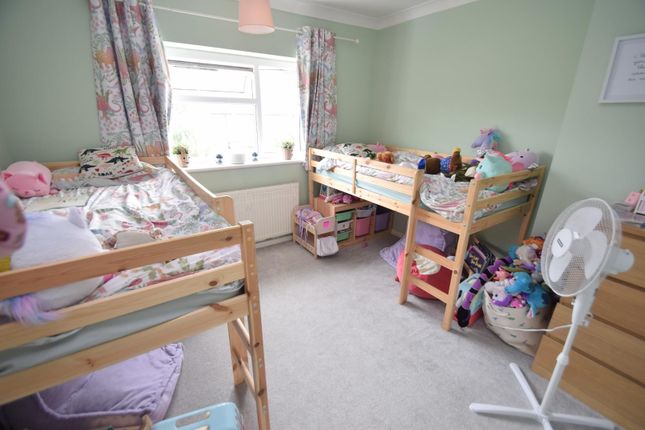 28, Avard Crescent, Eastbourne photo 4