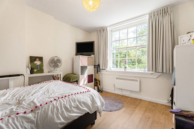 Flat 1, Englefield Lodge,, Middle Hill, Surrey photo 4