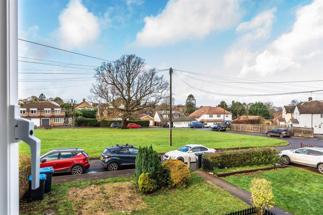 13, The Square, Tatsfield photo 2