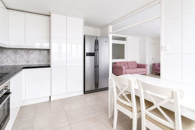 Flat 22 Falconer Court, Compton Crescent, London photo 3